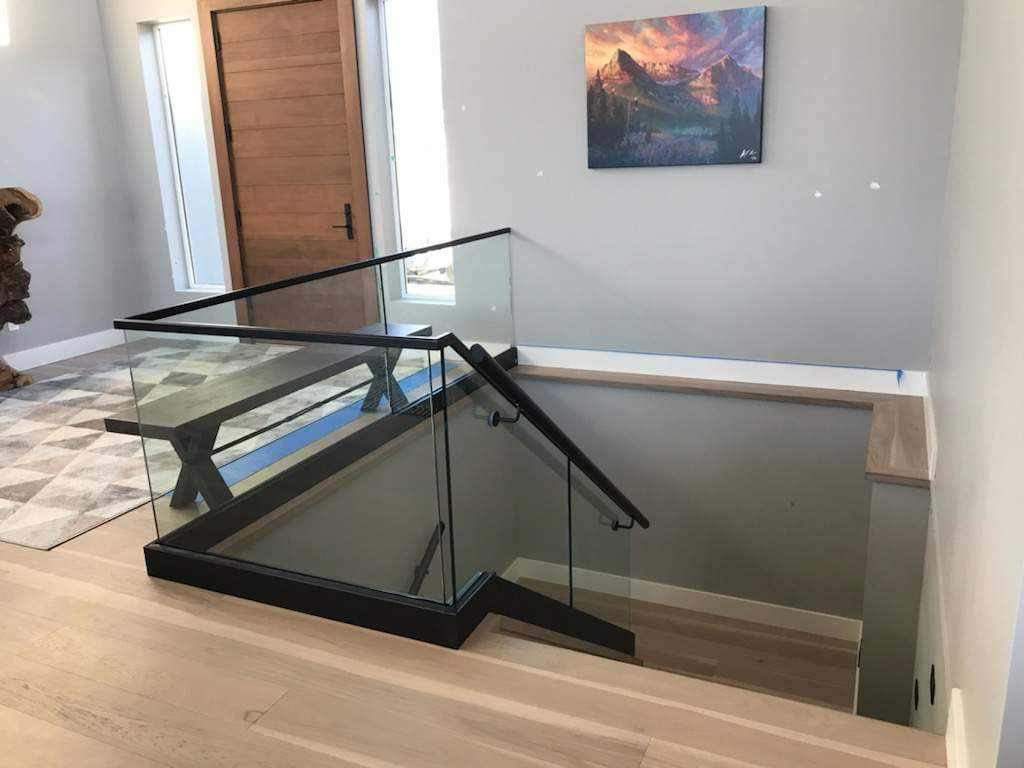 Glass railing